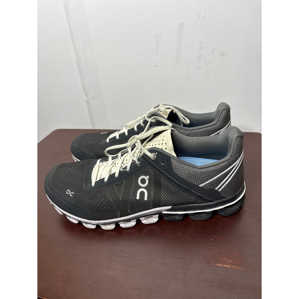 On Running Clouds Women's Black Athletic Shoes Size 9.5 - Picture 2 of 8